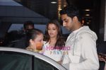Abhishek Bachchan, Aishwarya Rai Bachchan snapped at Airport on 10th June 2011 (5).JPG